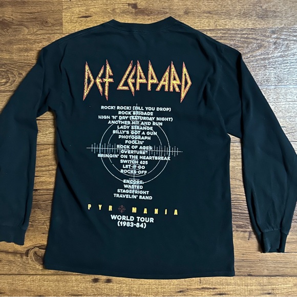 Def Leppard • Concert T-Shirt • World Tour 1983-84 • Medium • Long Sleeve - Picture 9 of 10